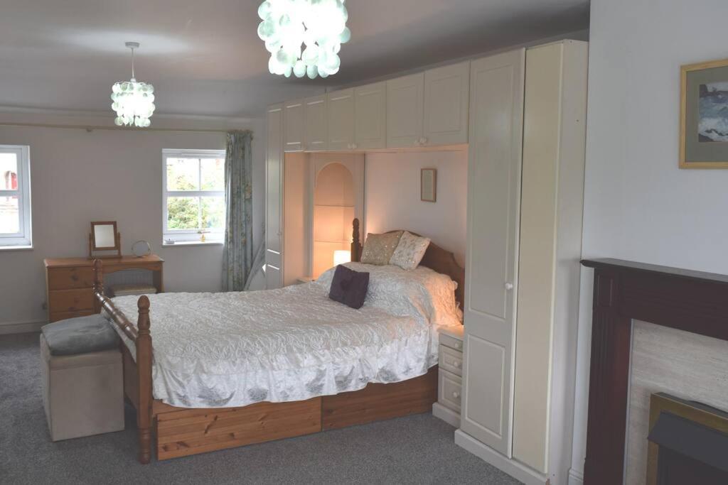 Dee View Villa Holywell  Buitenkant foto