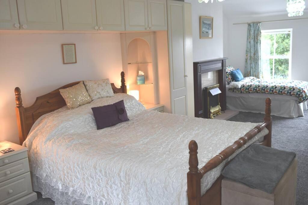 Dee View Villa Holywell  Buitenkant foto
